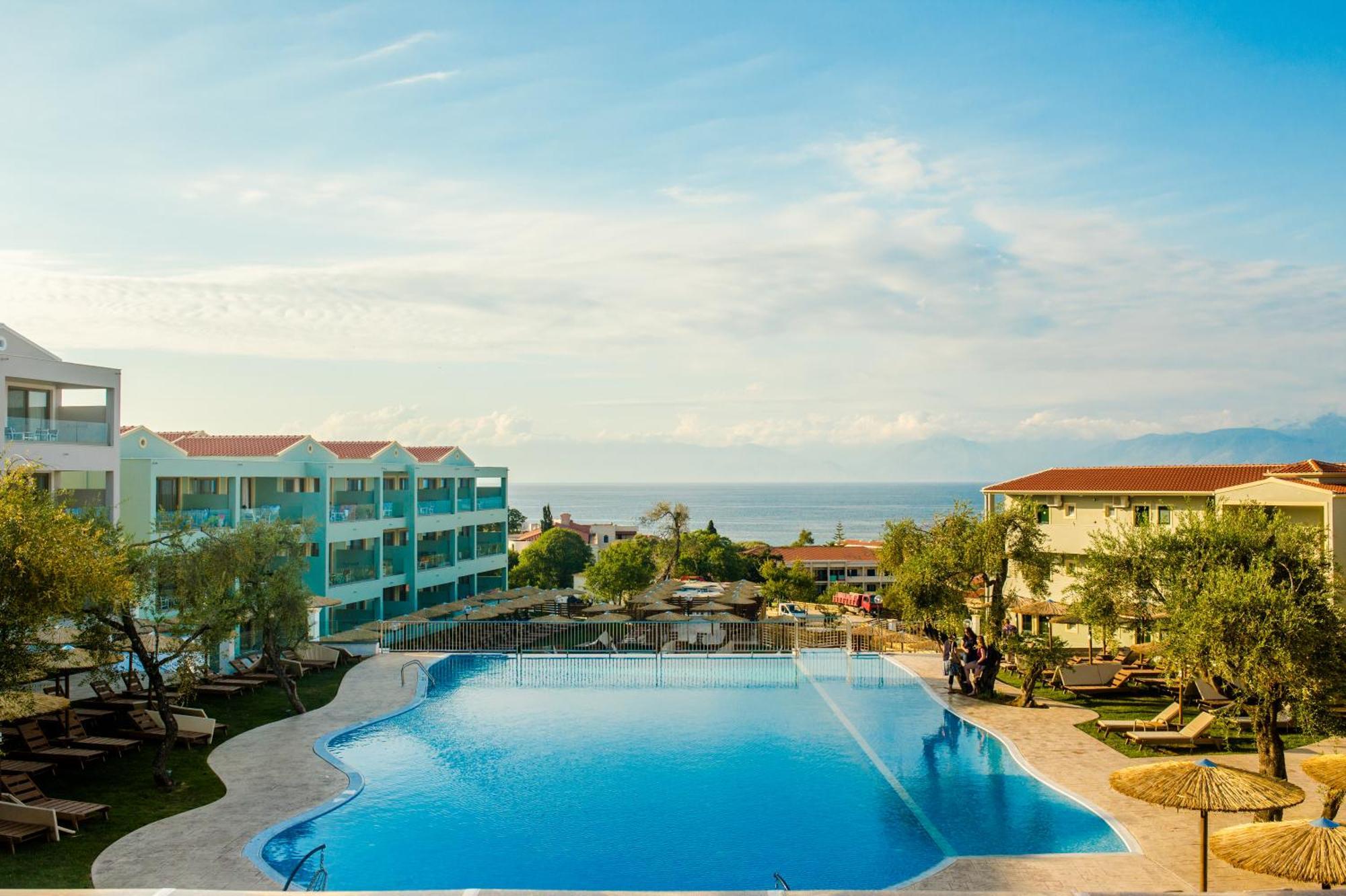 Robolla Beach Aparthotel Roda  Esterno foto