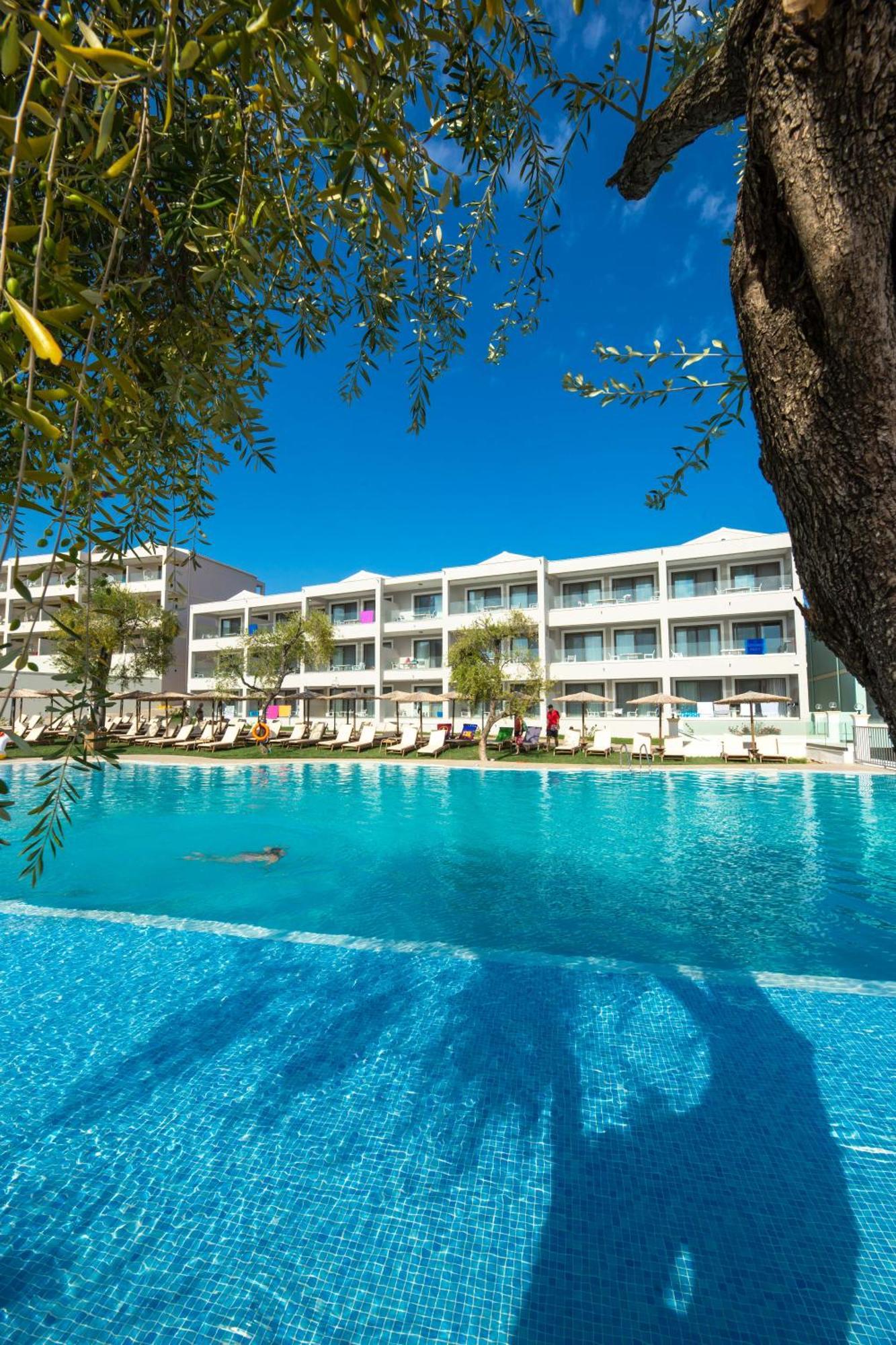 Robolla Beach Aparthotel Roda  Esterno foto